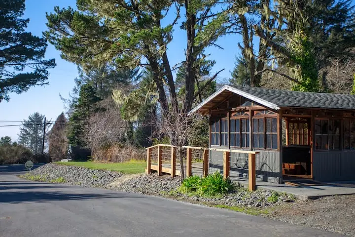 cabin schoolhouse inn